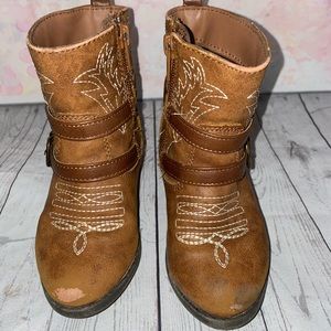 Cowgirl boots size 8
